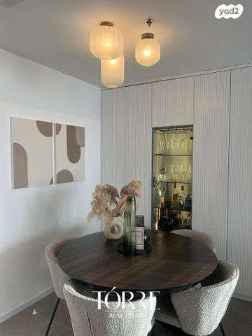 דירה, דרך מנחם בגין 158, מונטיפיורי, הרכבת, תל אביב יפו