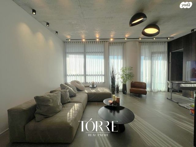 דירה, דרך מנחם בגין 158, מונטיפיורי, הרכבת, תל אביב יפו