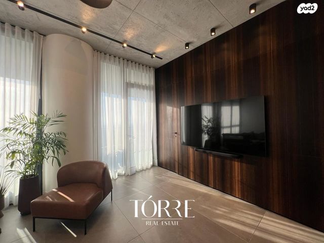 דירה, דרך מנחם בגין 158, מונטיפיורי, הרכבת, תל אביב יפו