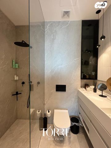 דירה, דרך מנחם בגין 158, מונטיפיורי, הרכבת, תל אביב יפו