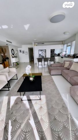 גג/ פנטהאוז, עוזי חיטמן, עיר ימים, נתניה