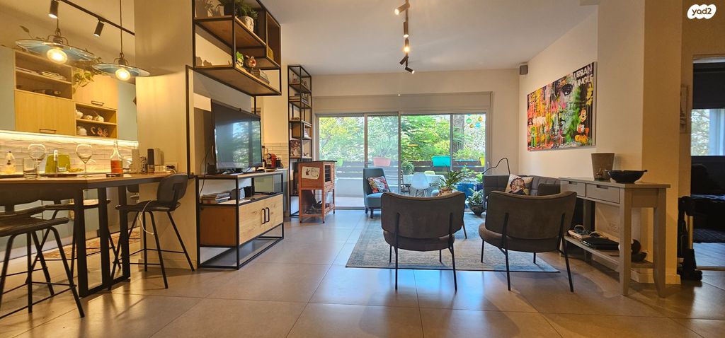 דירת גן, אלון, רמת השרון