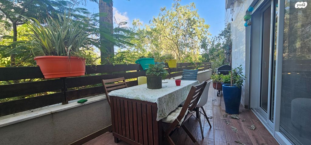 דירת גן, אלון, רמת השרון