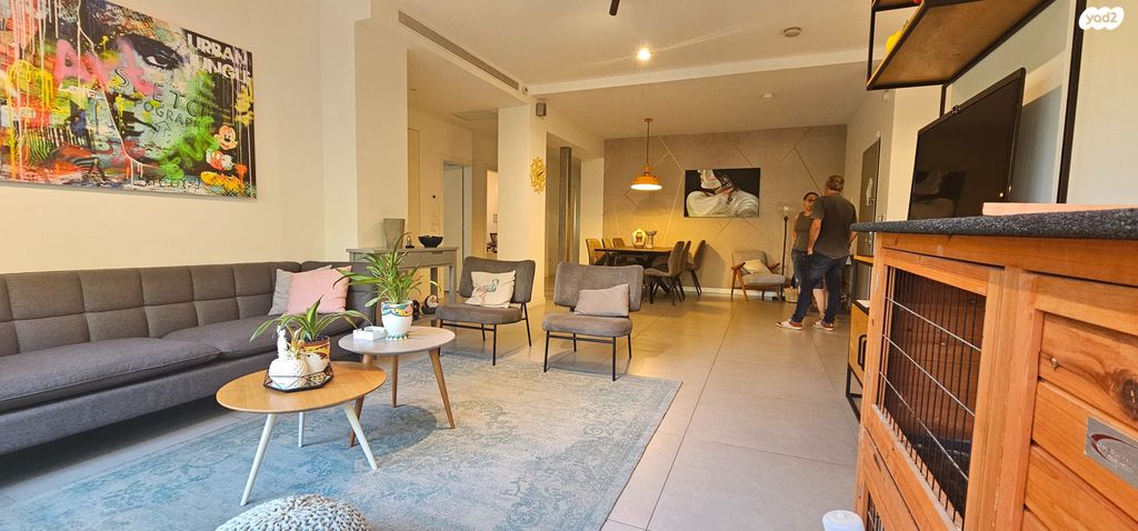 דירת גן, אלון, רמת השרון