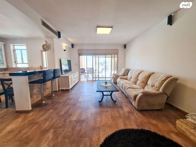 דו משפחתי, גדרה