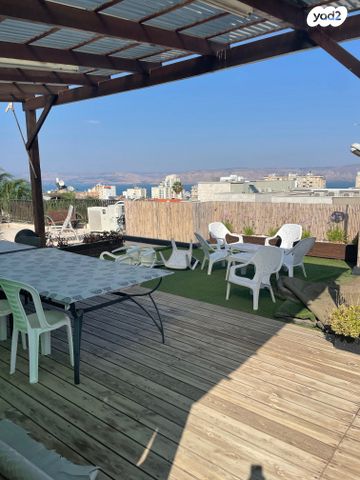 גג/ פנטהאוז, יצחק שדה, שיכון עובדים, טבריה