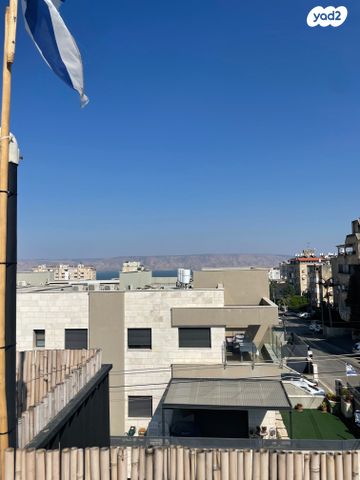 גג/ פנטהאוז, יצחק שדה, שיכון עובדים, טבריה