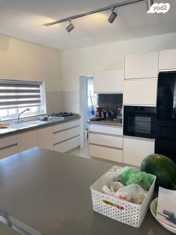 גג/ פנטהאוז, יצחק שדה, שיכון עובדים, טבריה