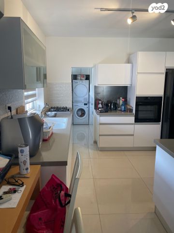 גג/ פנטהאוז, יצחק שדה, שיכון עובדים, טבריה