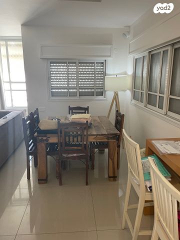 גג/ פנטהאוז, יצחק שדה, שיכון עובדים, טבריה