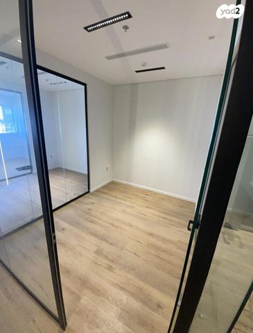 משרדים, הנגר 24, אזור תעשיה נווה נאמן, הוד השרון