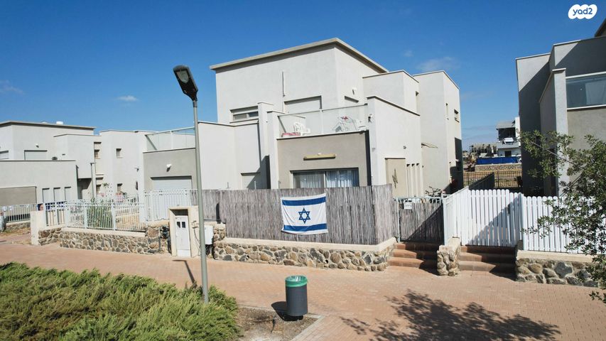 דו משפחתי, גביש 26, רובע 10 חן, קצרין