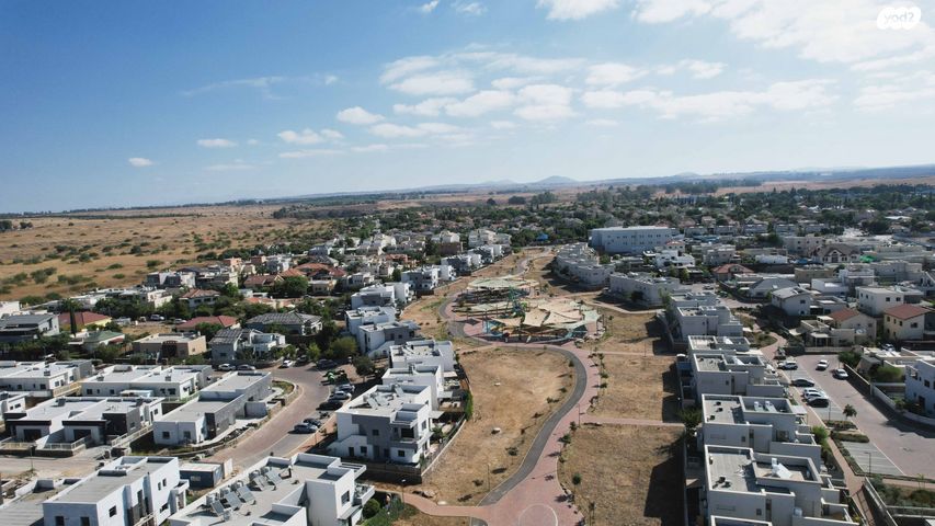 דו משפחתי, גביש 26, רובע 10 חן, קצרין