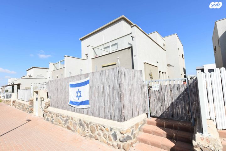 דו משפחתי, גביש 26, רובע 10 חן, קצרין