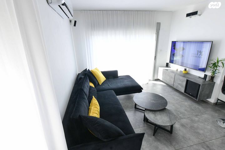 דו משפחתי, גביש 26, רובע 10 חן, קצרין