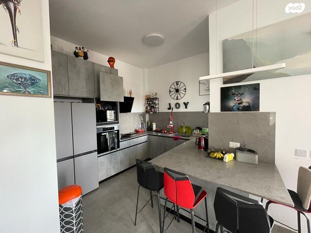 דירה, אריק איינשטיין, דרום חדש, פארק הים, בת ים