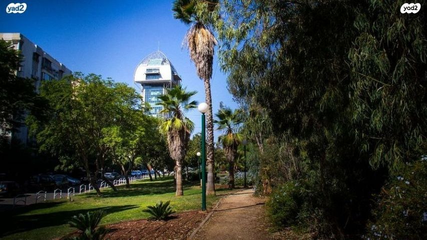 דירה, יואב, חרוזים, רמת גן