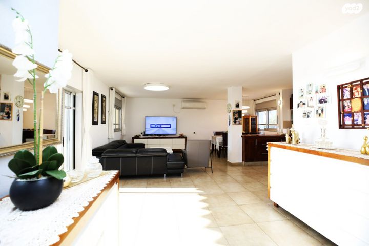 דופלקס, אירוס הארגמן, גבעת האירוסים, נתניה