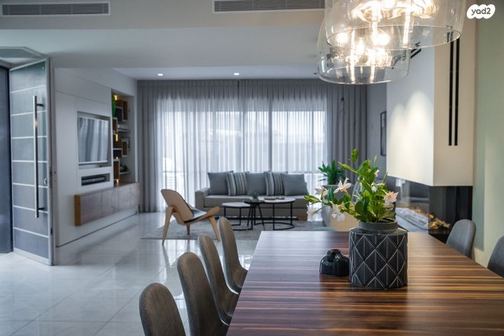 דו משפחתי, אורנית, אורנית