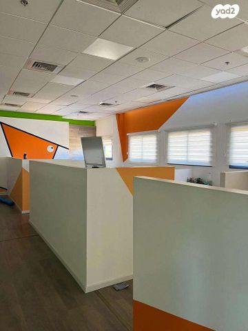 משרדים, קיסריה