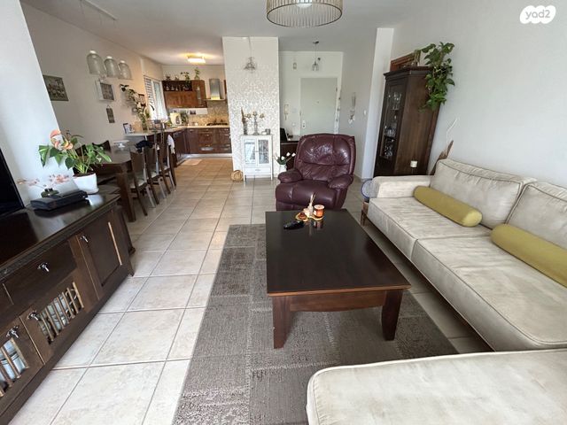 דירה, הר הצופים, רחובות