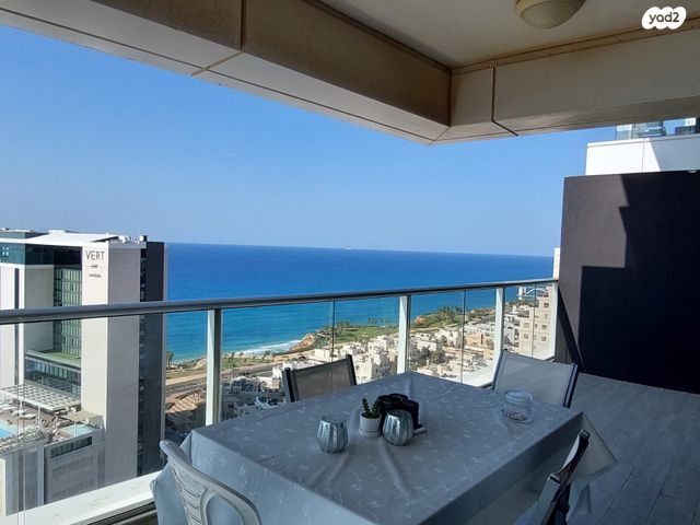 דירה, יוסף לפיד, גלי הים, נתניה