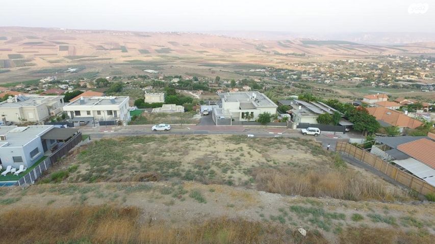 מגרשים