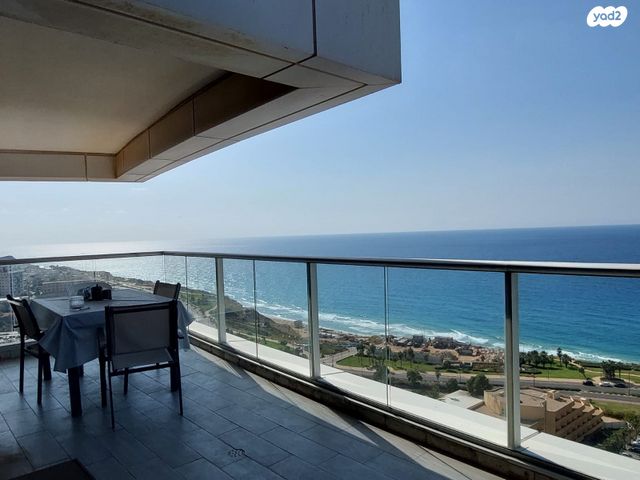 דירה, יוסף לפיד, גלי הים, נתניה