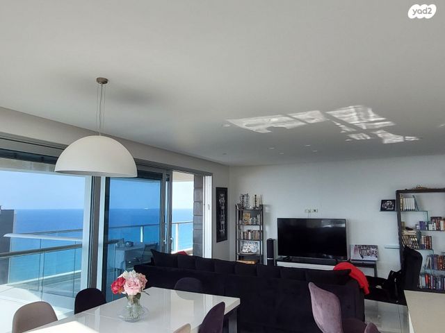 דירה, יוסף לפיד, גלי הים, נתניה