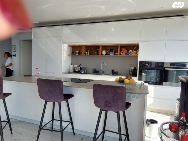 דירה, יוסף לפיד, גלי הים, נתניה