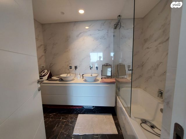 דירה, יוסף לפיד, גלי הים, נתניה