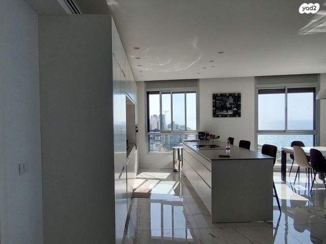 דירה, יוסף לפיד, גלי הים, נתניה