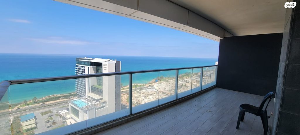 דירה, יוסף לפיד, גלי הים, נתניה