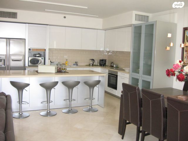 דירת גן, הרצליה