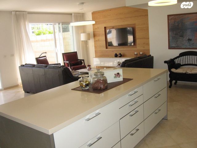 דירת גן, הרצליה