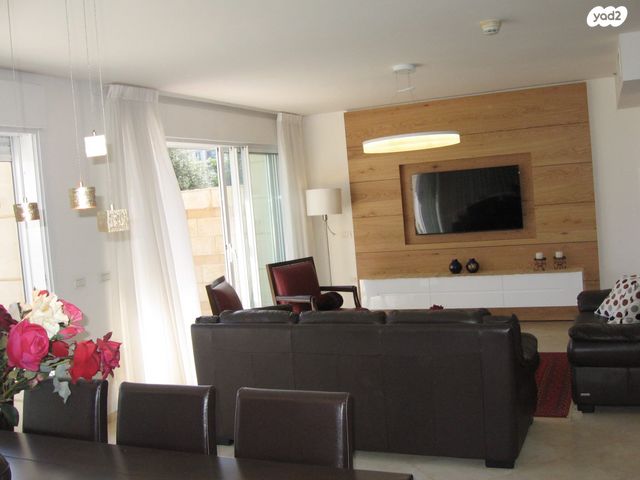 דירת גן, הרצליה