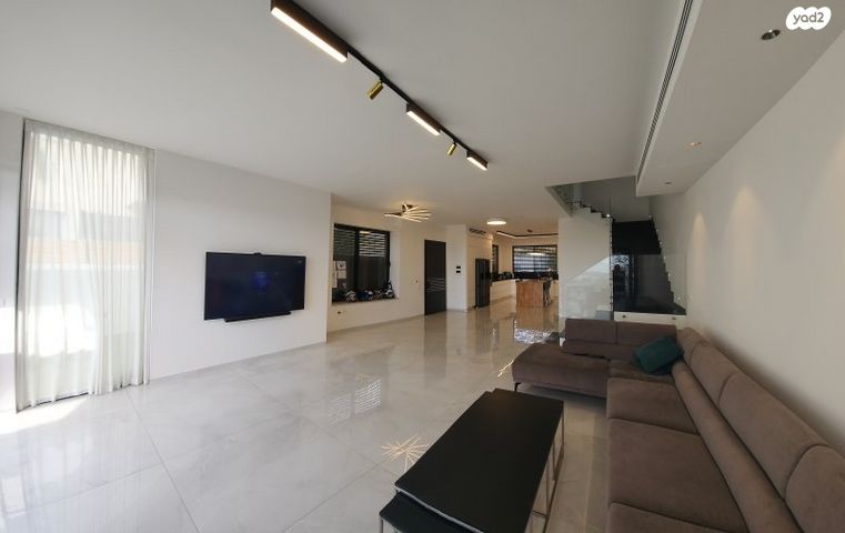 בית פרטי/ קוטג', אורנית