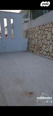 בית פרטי/ קוטג', אדמית / יערית, שלומי