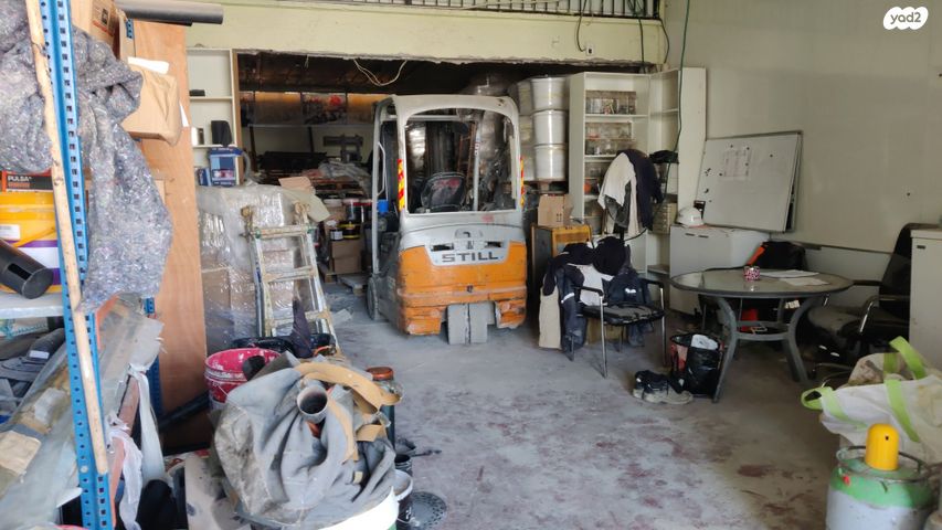 מחסנים, קרית מלאכי