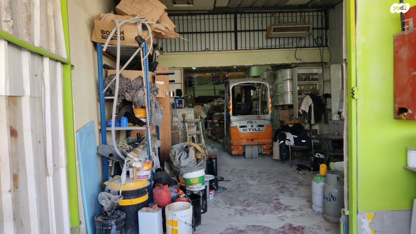 מחסנים, קרית מלאכי