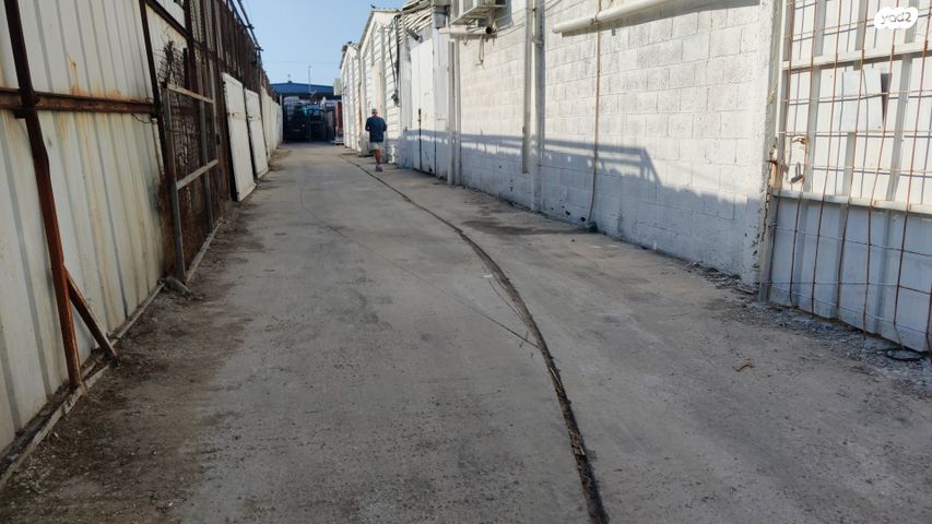 מחסנים, קרית מלאכי