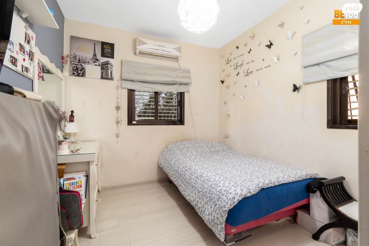 דירה, רמב"ם, ראשון לציון