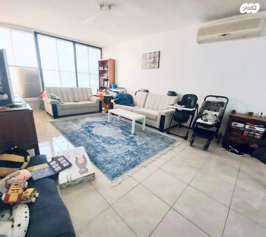 הרצליה הירוקה, נווה עובד