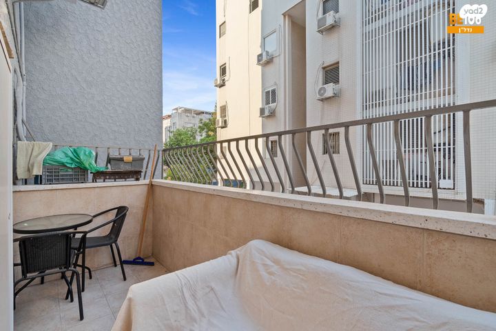 דירה, רמב"ם, ראשון לציון