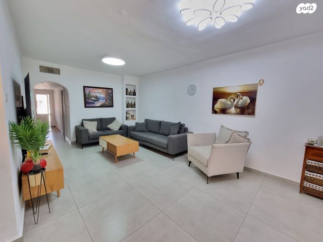 דירת גן, התנאים 18, גבעת אולגה, חדרה