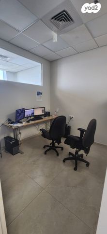 משרדים, הרב ניסנבאום 37, בת ים