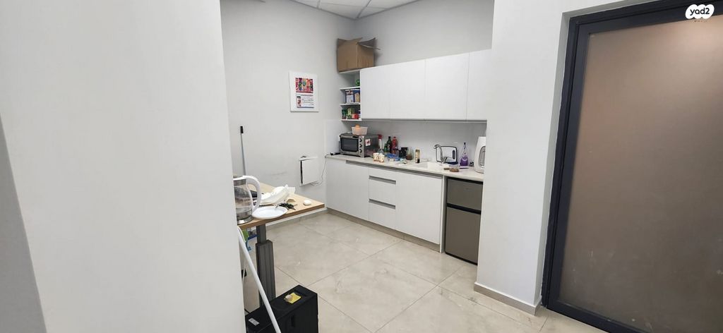 משרדים, הרב ניסנבאום 37, בת ים