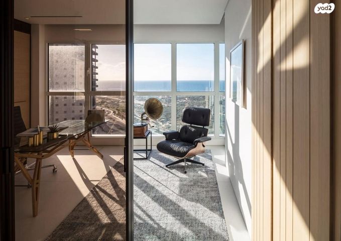 דירה, עוזי חיטמן, עיר ימים, נתניה