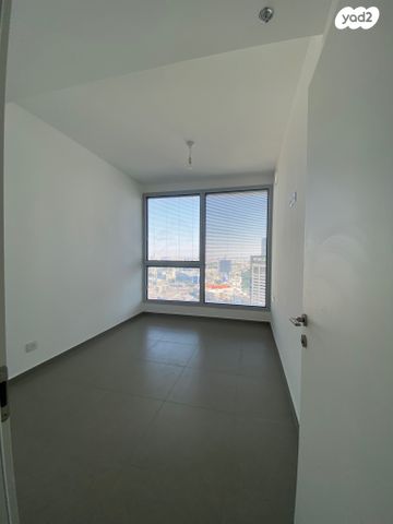 דירה, גרציאני יצחק 8, גני שרונה, קרית הממשלה, תל אביב יפו