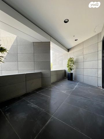 משרדים, קרן היסוד, אזור תעשיה קרית אתא, קרית אתא